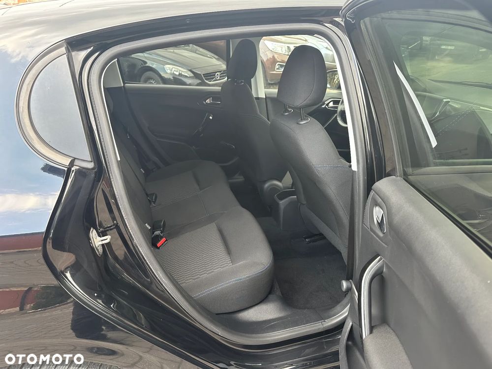 Peugeot 208 - 13