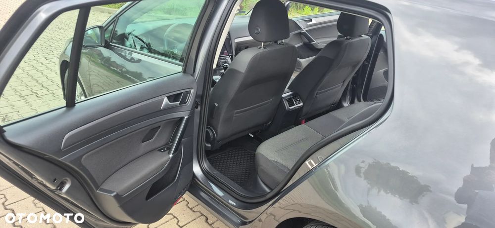 Volkswagen Golf - 5