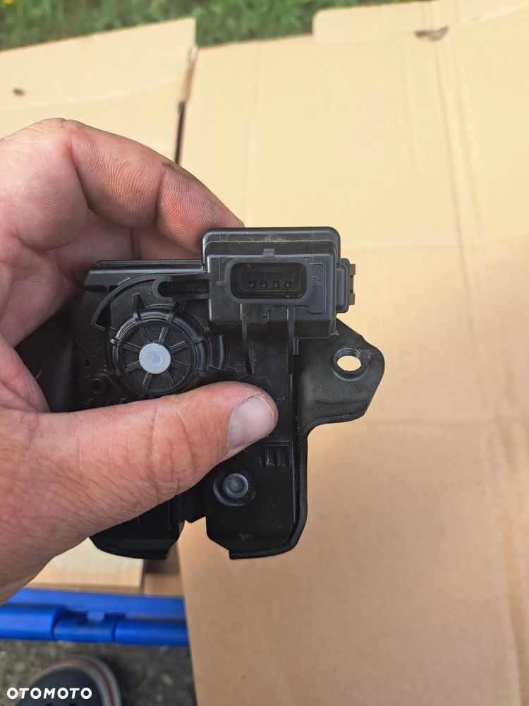 Zamek tylnej klapy tył Nissan Qashqai III J12 905030754R Renault Austral Espace VI Mégane E-Tech Rafale - 2