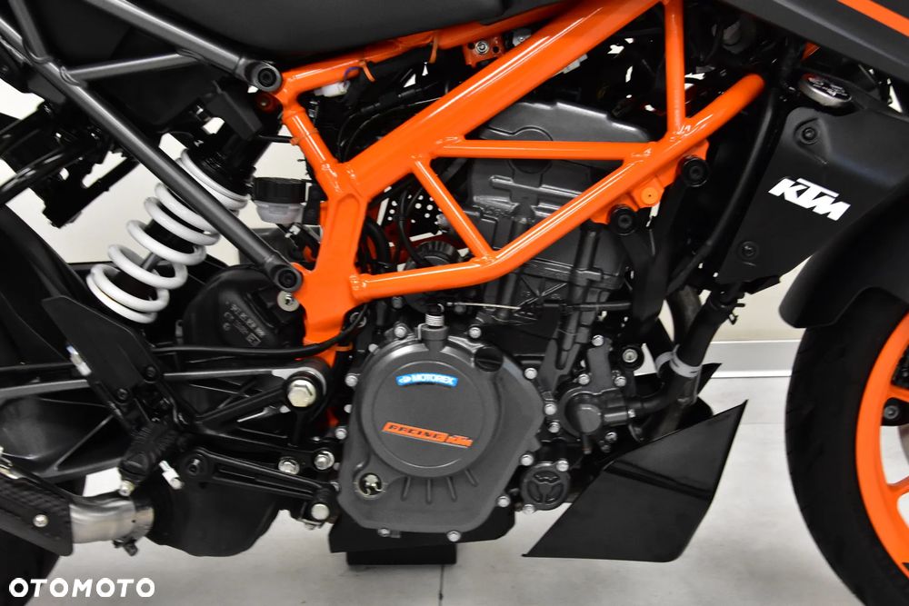 KTM Duke 125 - 24
