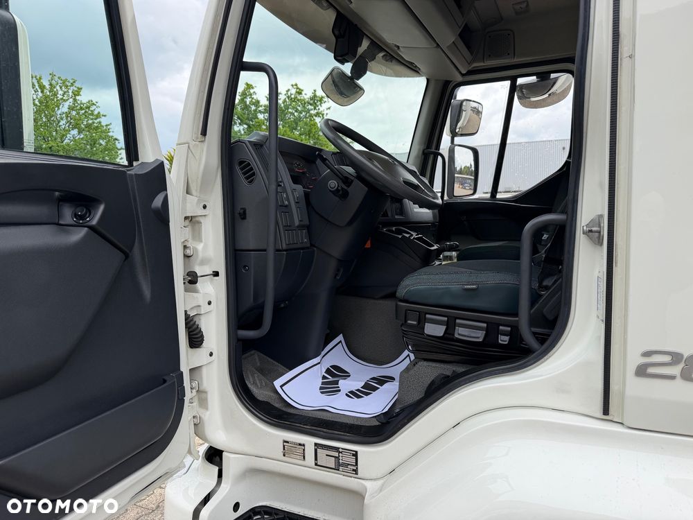 Volvo FL - 9