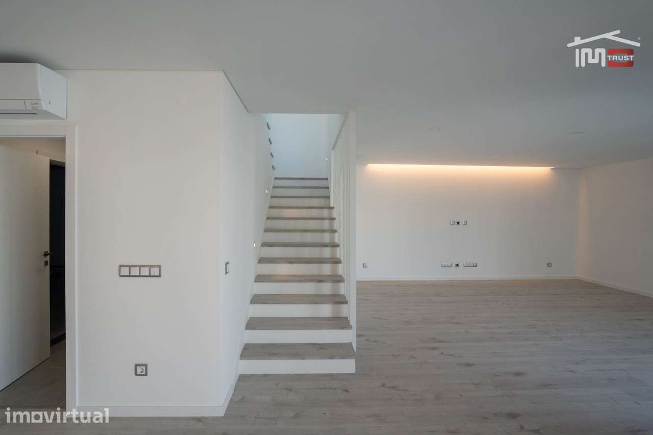 MORADIA GEMINADA T3 PRONTA A HABITAR  RUA DO BOM SAMARITANO ROTUNDA... - Grande imagem: 2/40