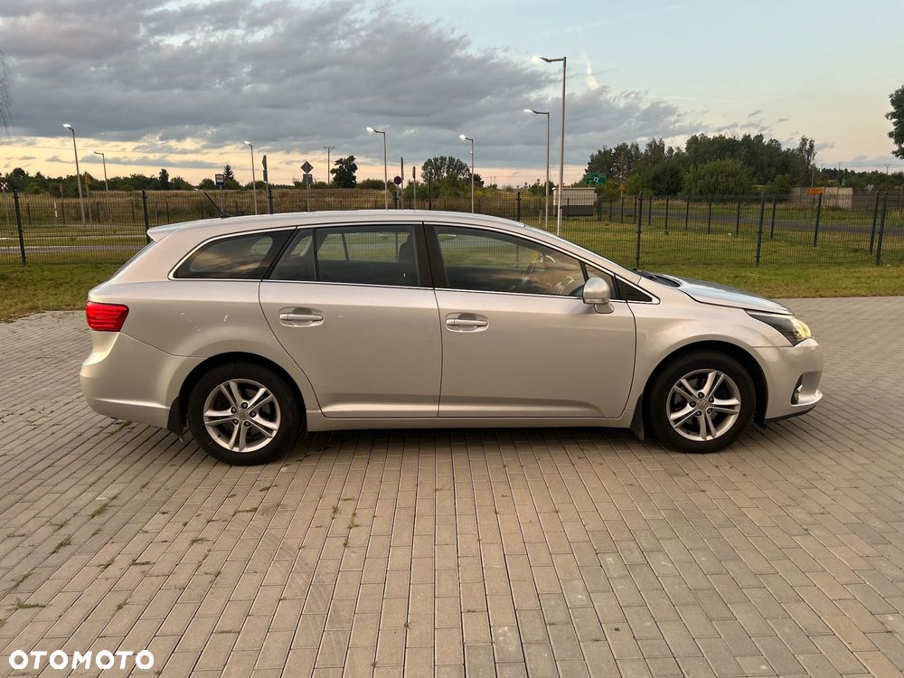 Toyota Avensis 2.0 D-4D Comfort - 9