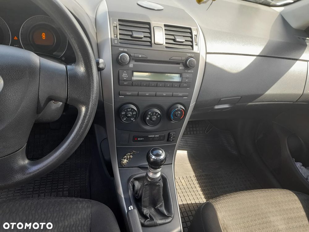 Toyota Corolla 1.6 Luna Start - 3