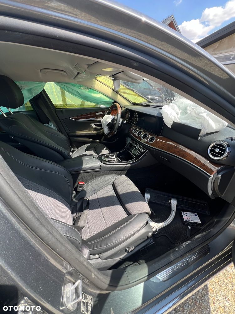 Mercedes-Benz Klasa E 400 4-Matic 9G-TRONIC - 5