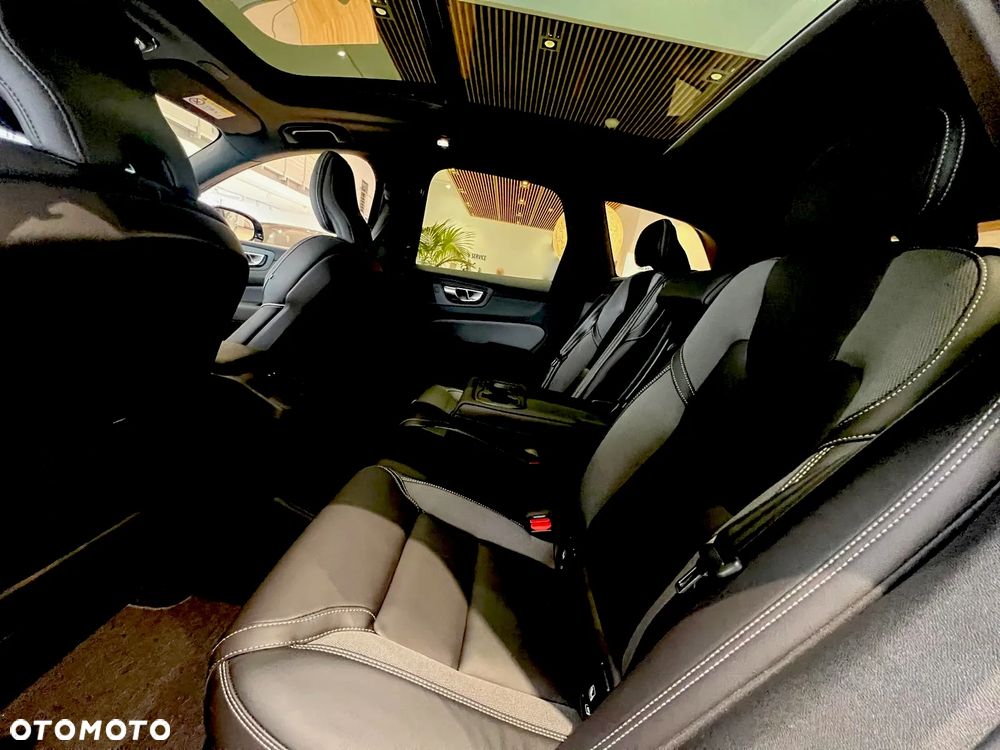Volvo XC 60 T8 Plug-In Hybrid AWD Ultimate Black Edition - 23