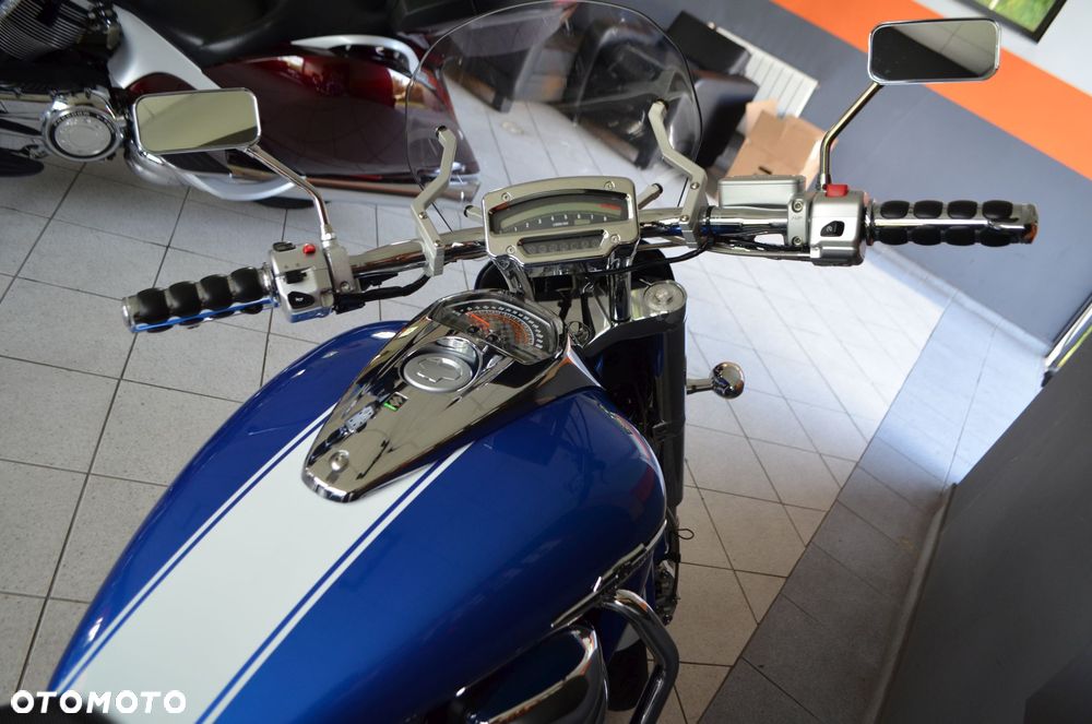 Suzuki Intruder - 27