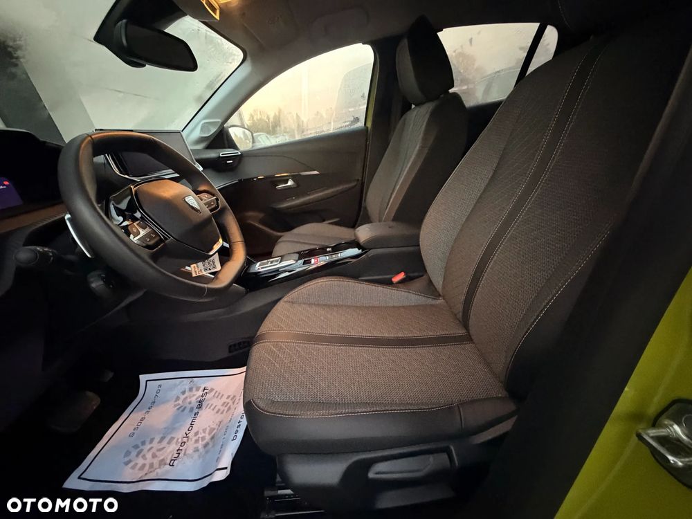 Peugeot 208 - 10