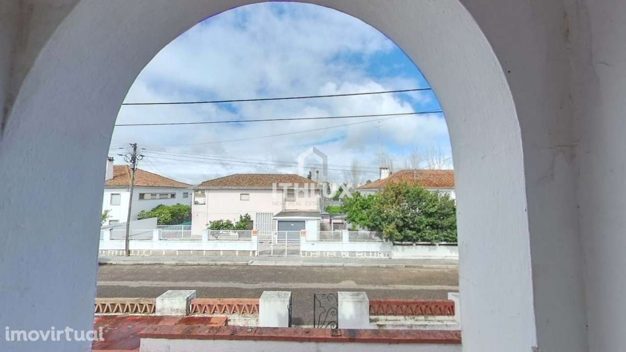 Duas moradias com 19 divisões, localizadas no Bairro Stª LUZIA – Elvas - Grande imagem: 4/44