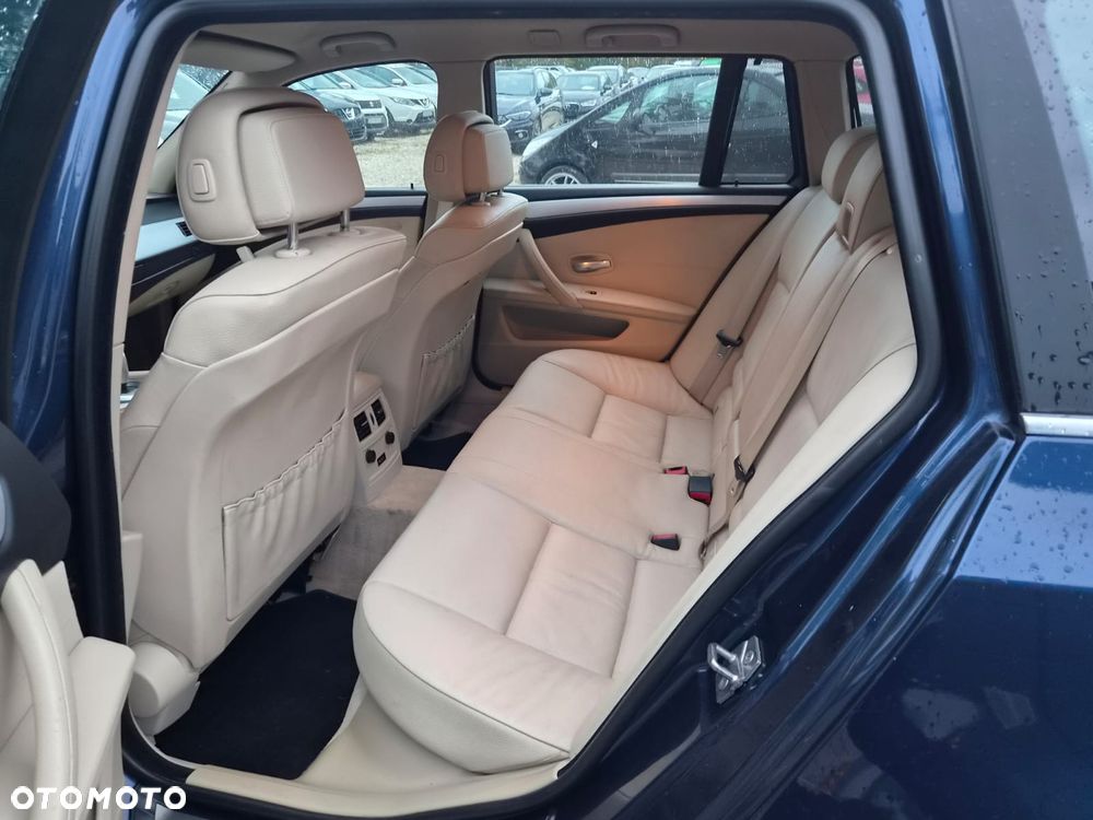 BMW Seria 5 520i - 25
