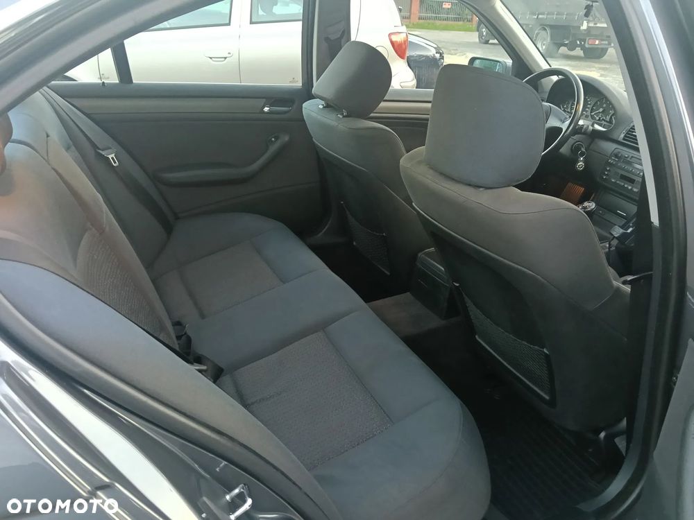 BMW Seria 3 325i Edition Sport - 18