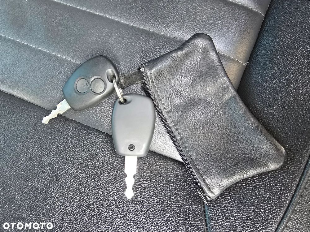 Dacia Duster TCe 125 4x2 Blackshadow - 37