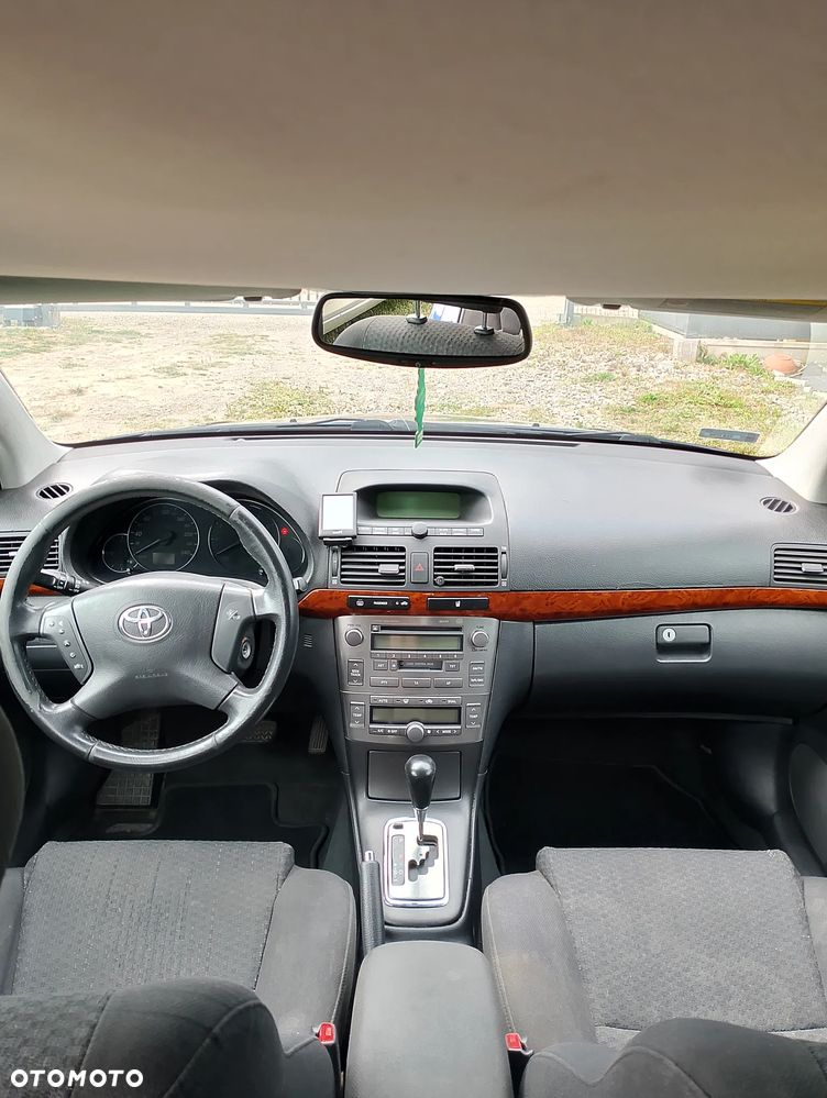 Toyota Avensis - 15