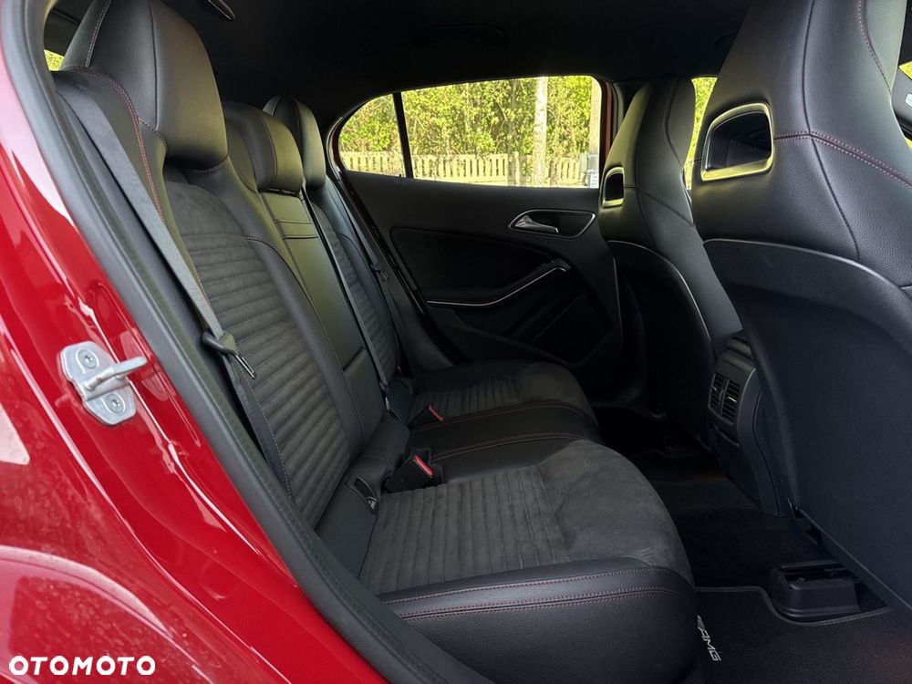 Mercedes-Benz GLA - 20