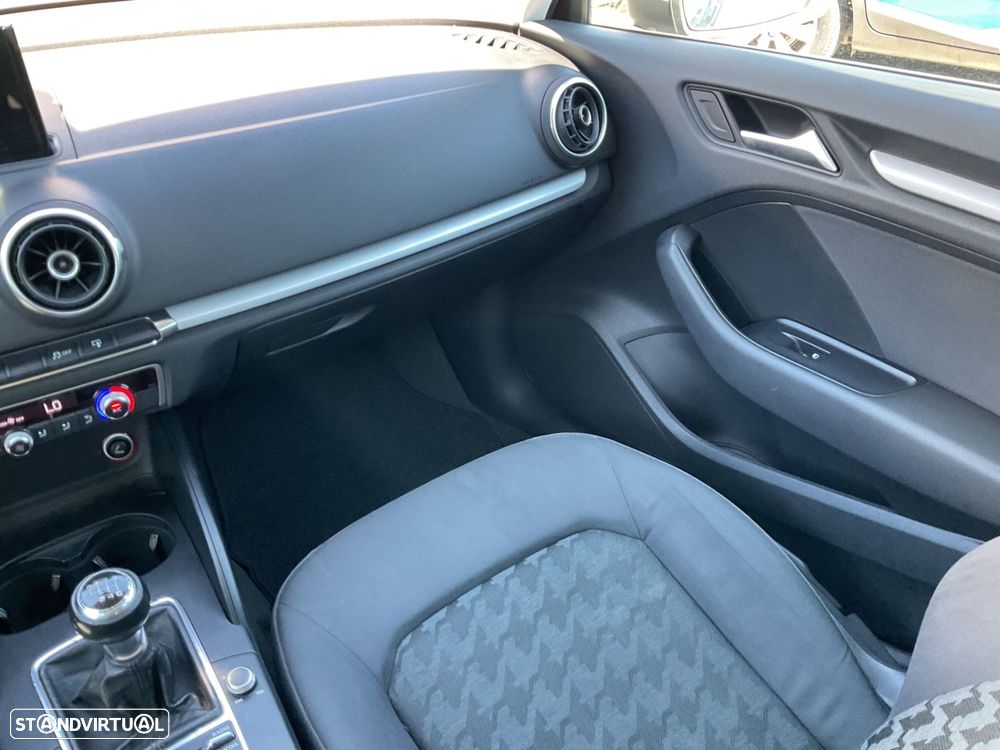 Audi A3 Sportback 1.6 TDI Advance - 26