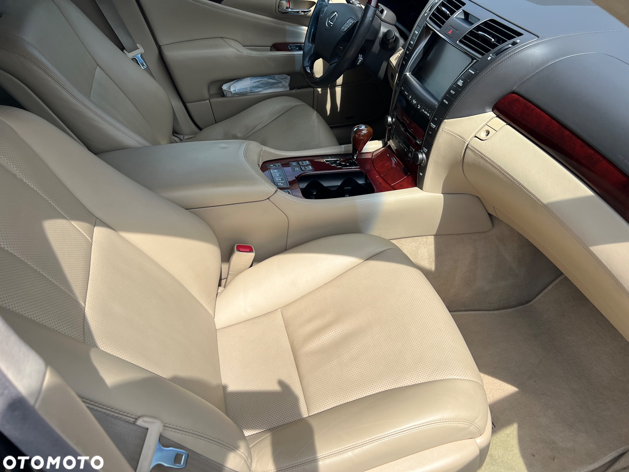 Lexus LS 600h L Superior - 13