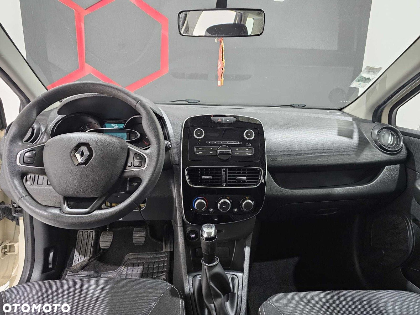 Renault Clio - 11