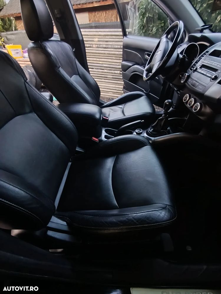 Mitsubishi Outlander - 9