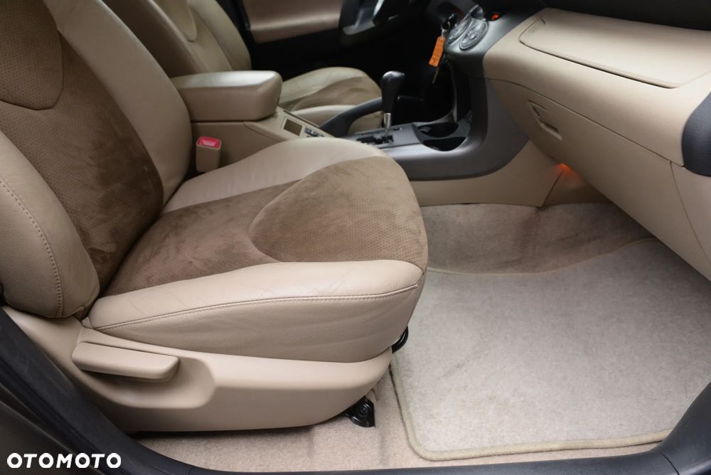 Toyota RAV4 2.0 VVT-i Premium MS - 38