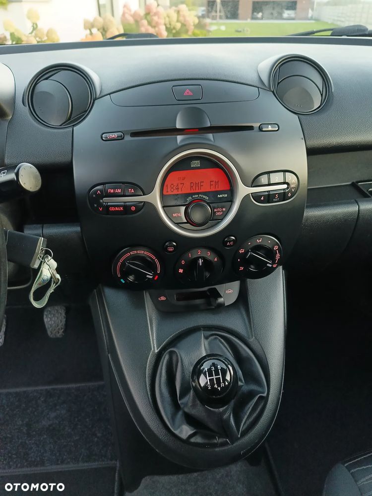 Mazda 2 - 16