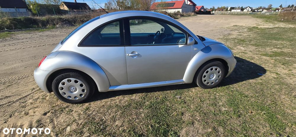 Volkswagen New Beetle - 2