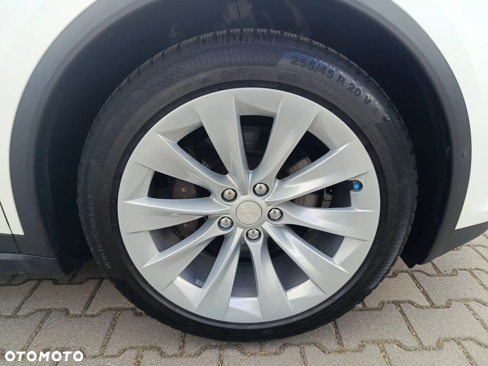 Tesla Model X 75 D - 11