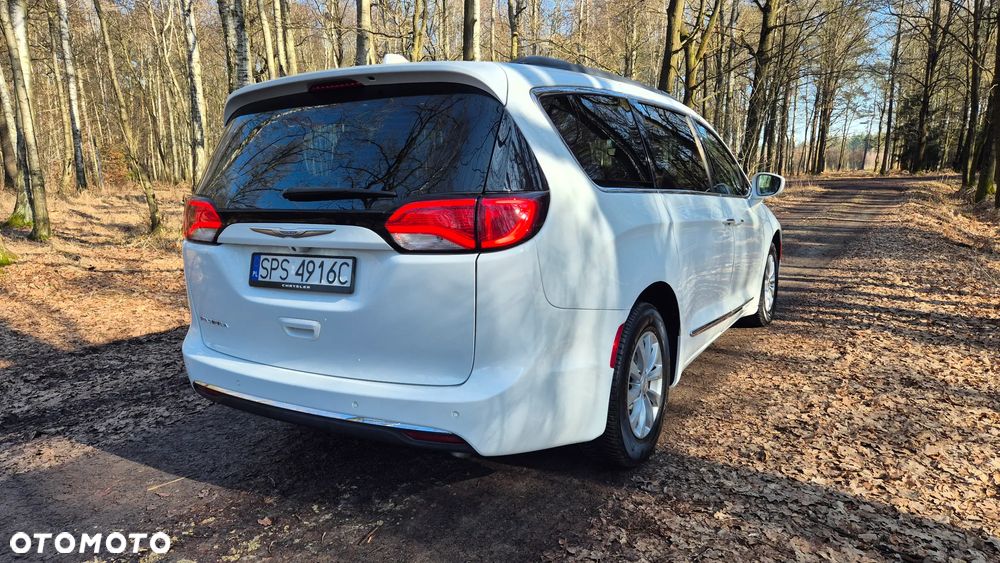 Chrysler Pacifica - 5