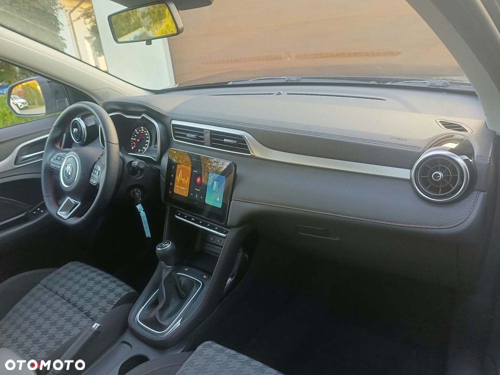 MG ZS - 16