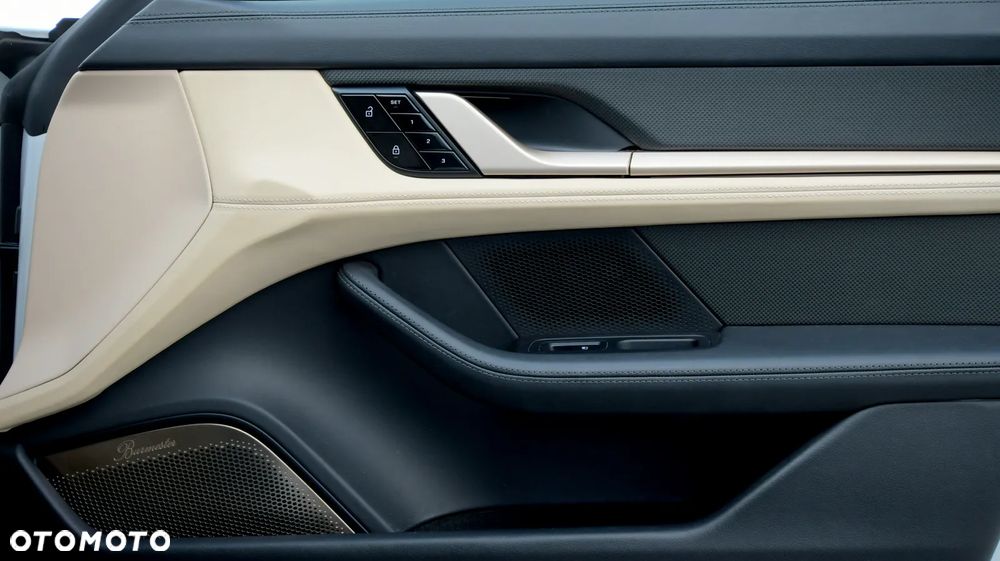 Porsche Taycan Turbo - 35