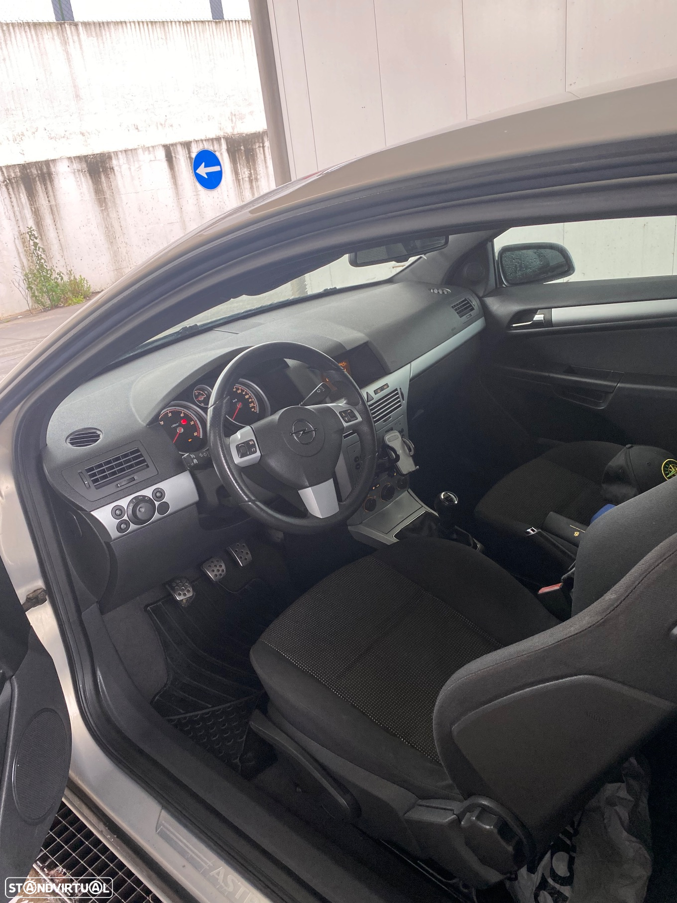 Opel Astra GTC 1.9 CDTi - 11