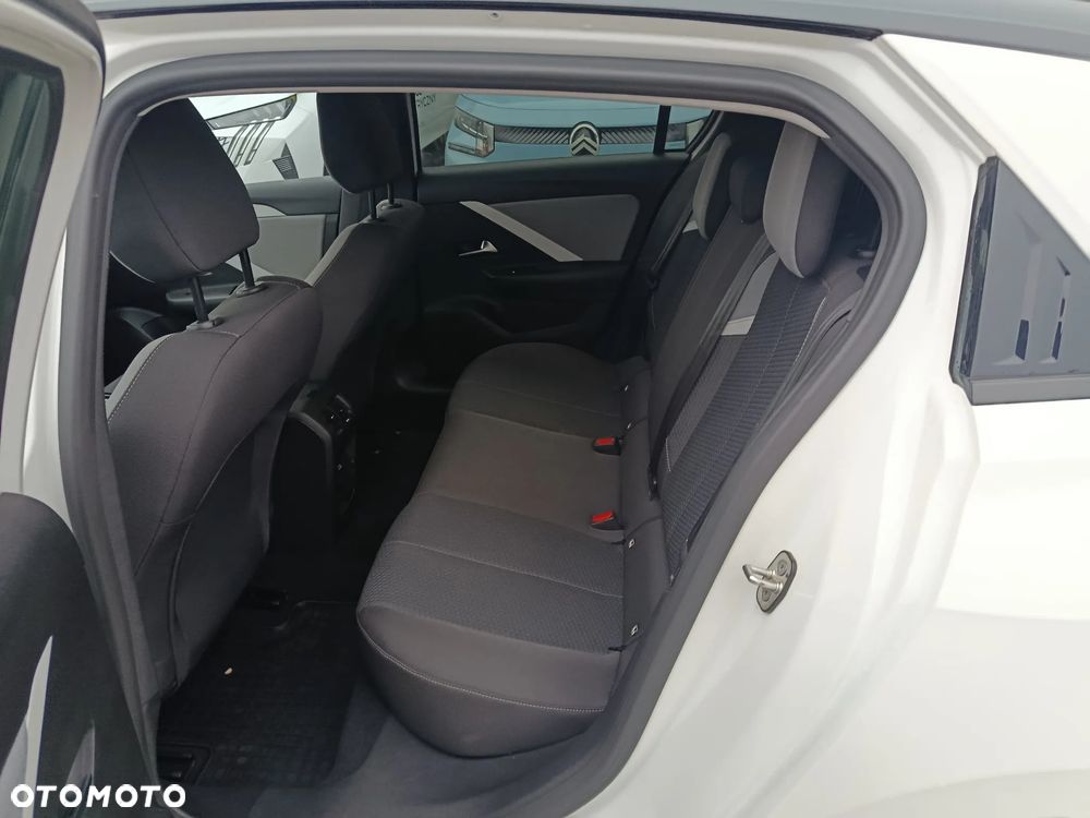 Opel Astra 1.2 T Business Edition S&S - 9