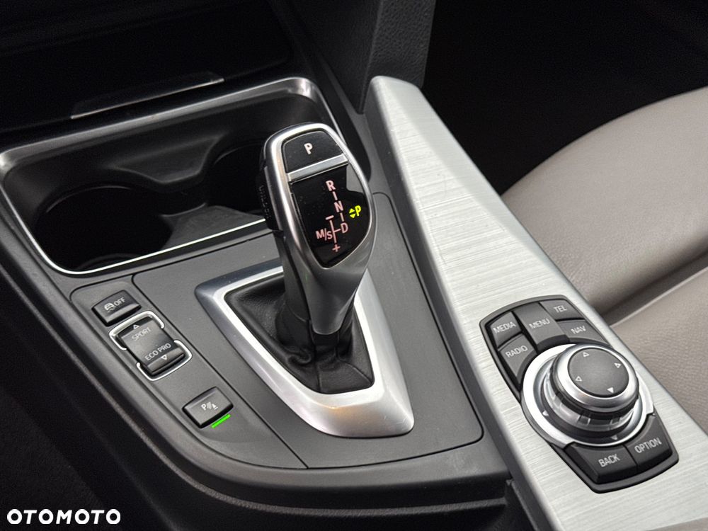 BMW Seria 3 335i xDrive Sport-Aut Sport Line - 27