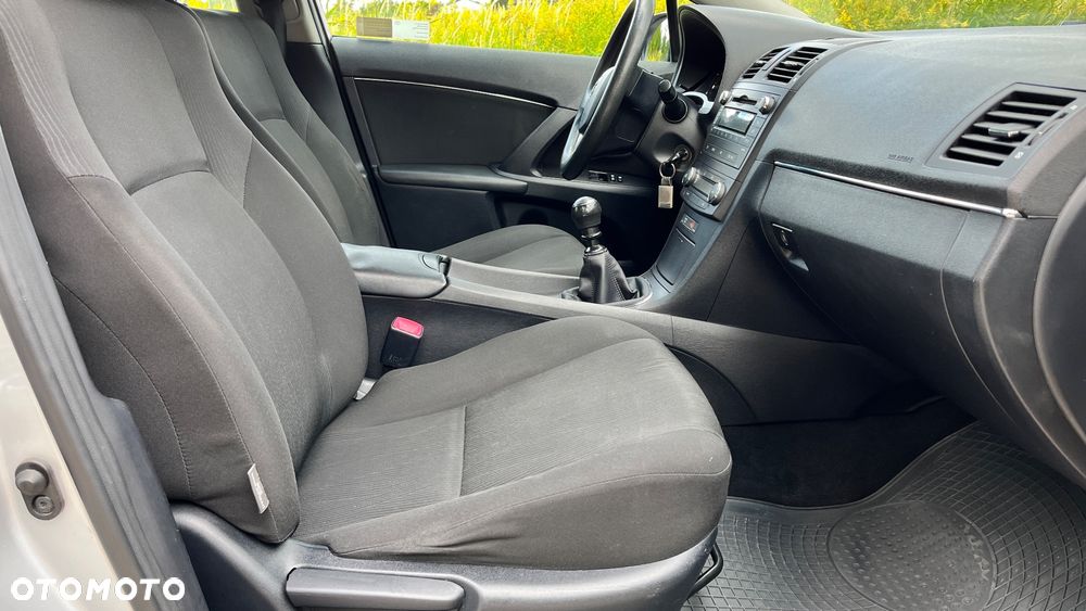 Toyota Avensis 1.8 Sol - 19