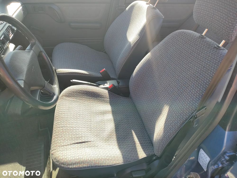 Mazda 323 - 19