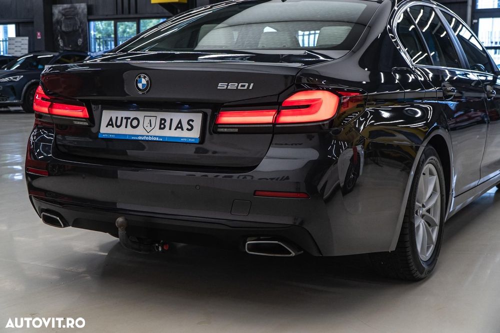 BMW Seria 5 520i Aut. Luxury Line - 14