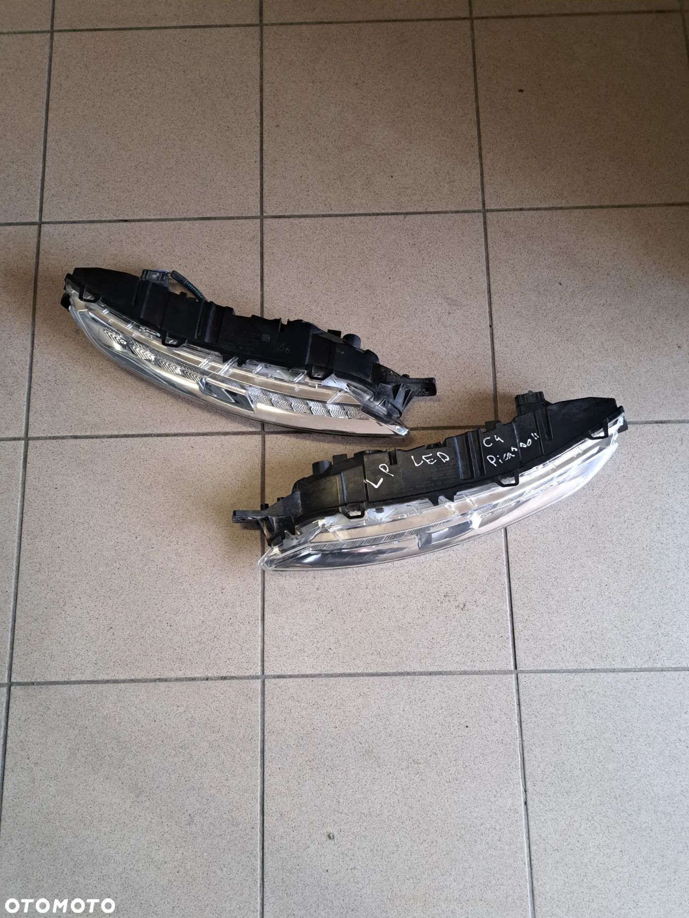 Citroen c4 picasso II lampa led  prawa 9676036480 - 1