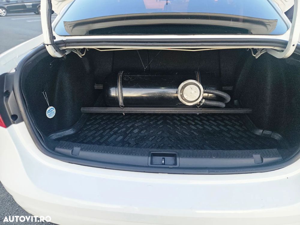 Renault Fluence 1.6 16V Authentique - 6