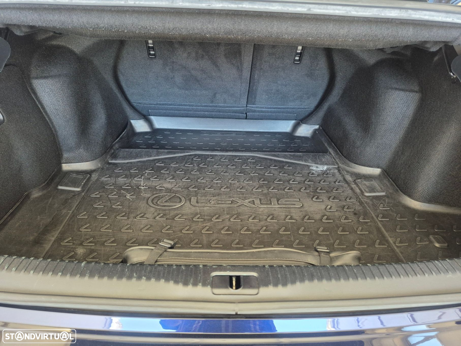Lexus IS 300H Sport Edition - 27