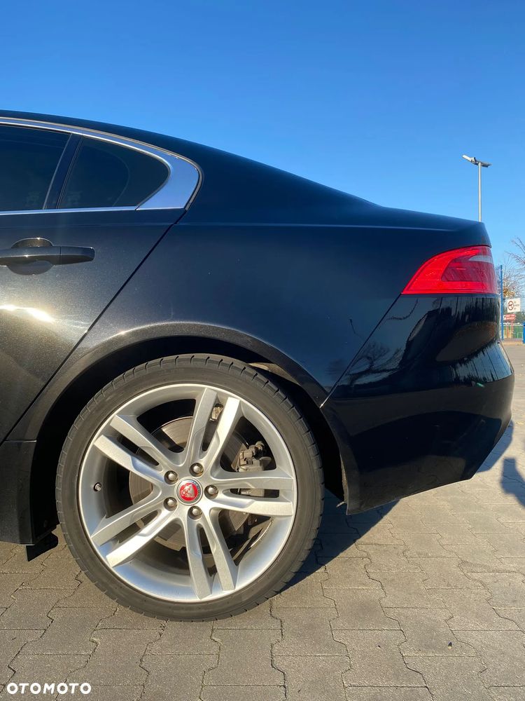 Jaguar XE 2.0 T Prestige - 25
