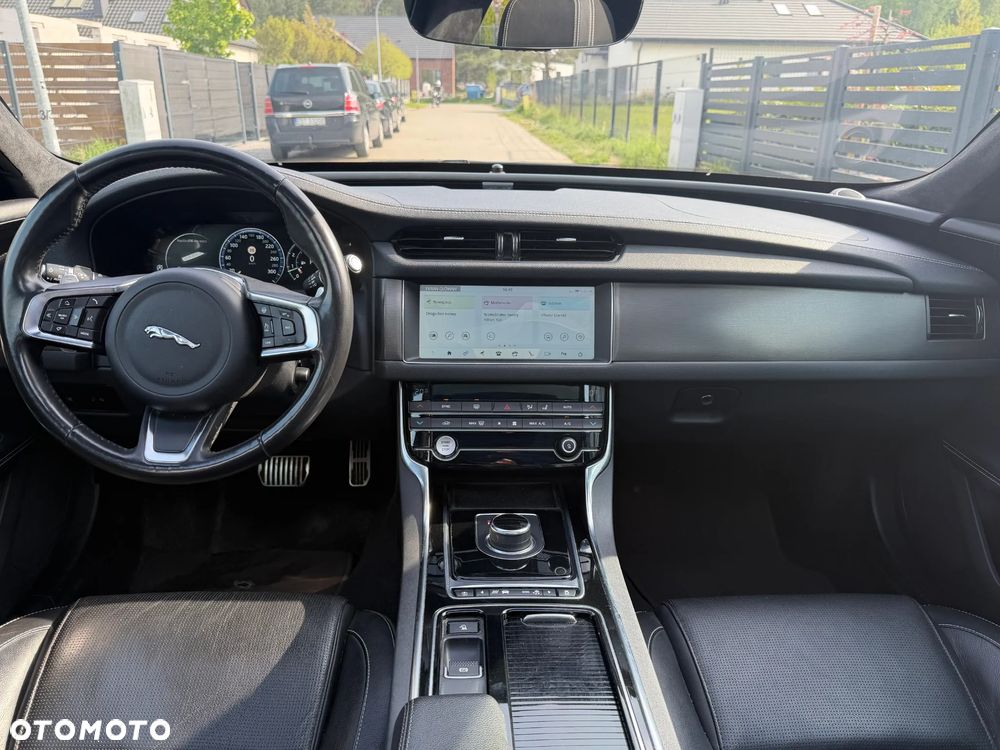Jaguar XF 30t AWD Chequered Flag - 7