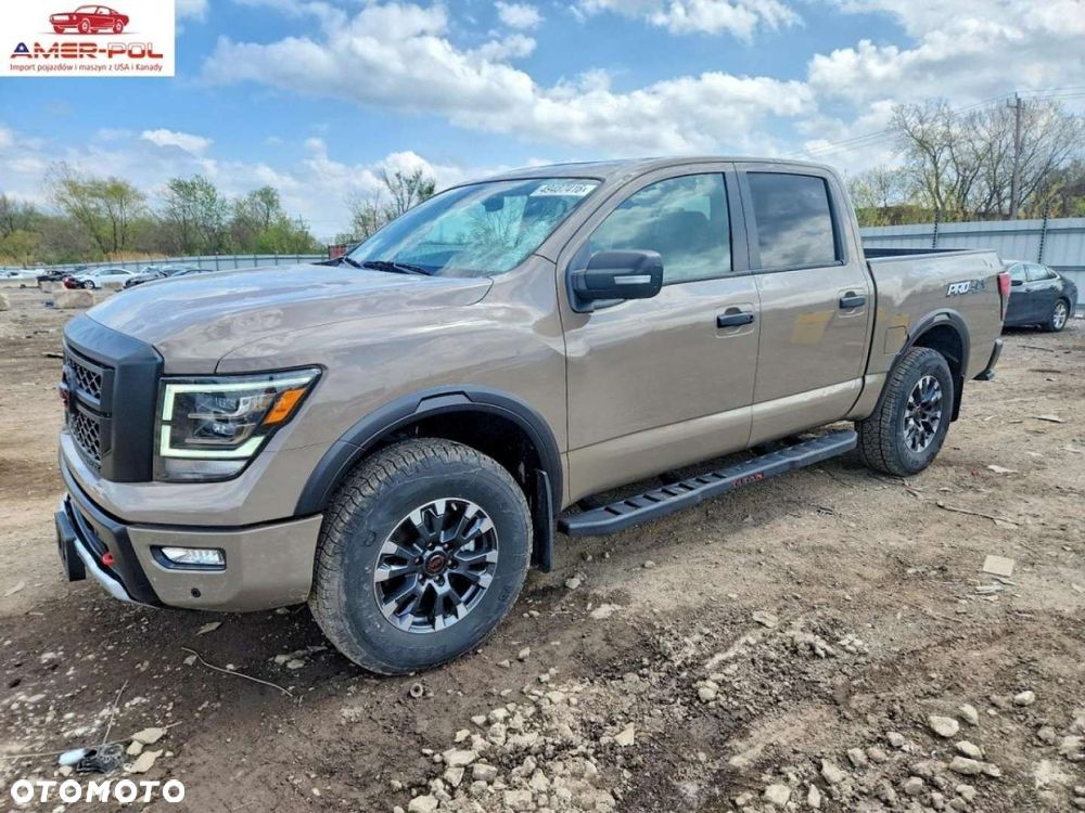Nissan Titan - 1