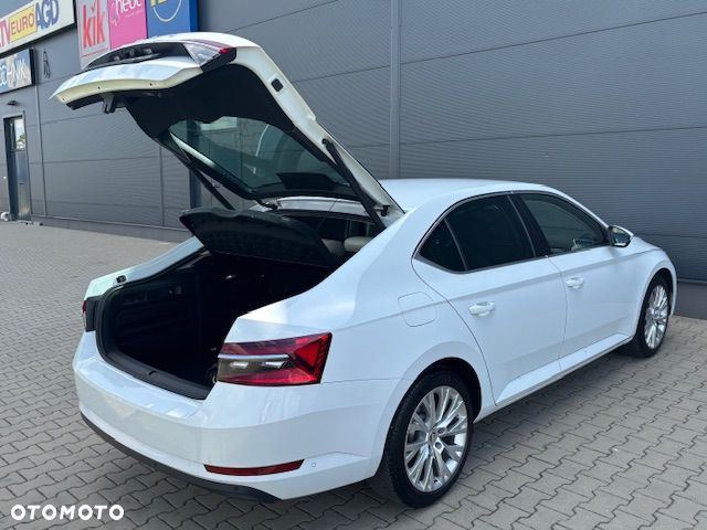 Skoda Superb 2.0 TDI SCR Style DSG - 9