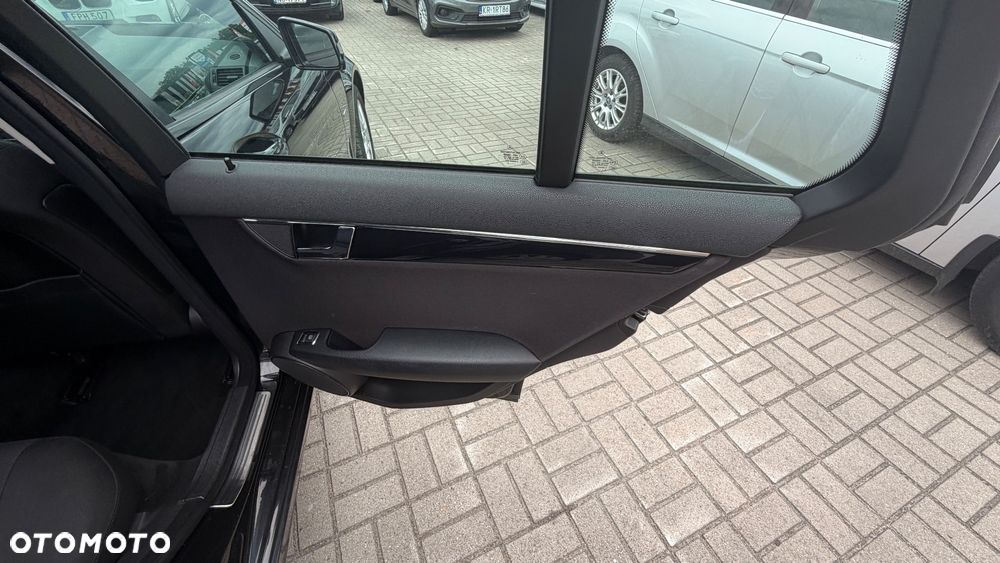 Mercedes-Benz Klasa C 220 CDI DPF Elegance - 17