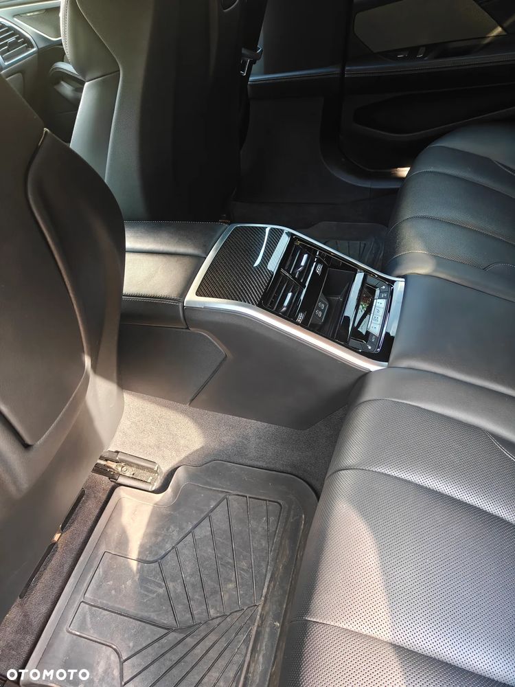 BMW Seria 8 - 24