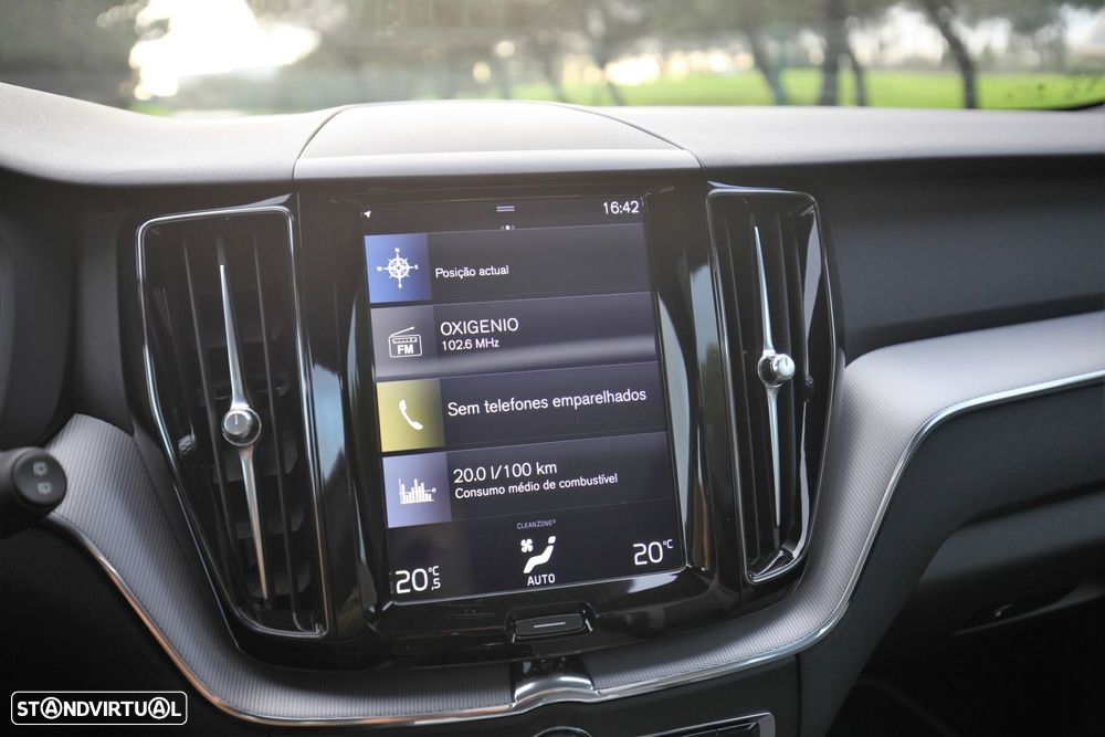 Volvo XC 60 2.0 T8 PHEV R-Design AWD - 45