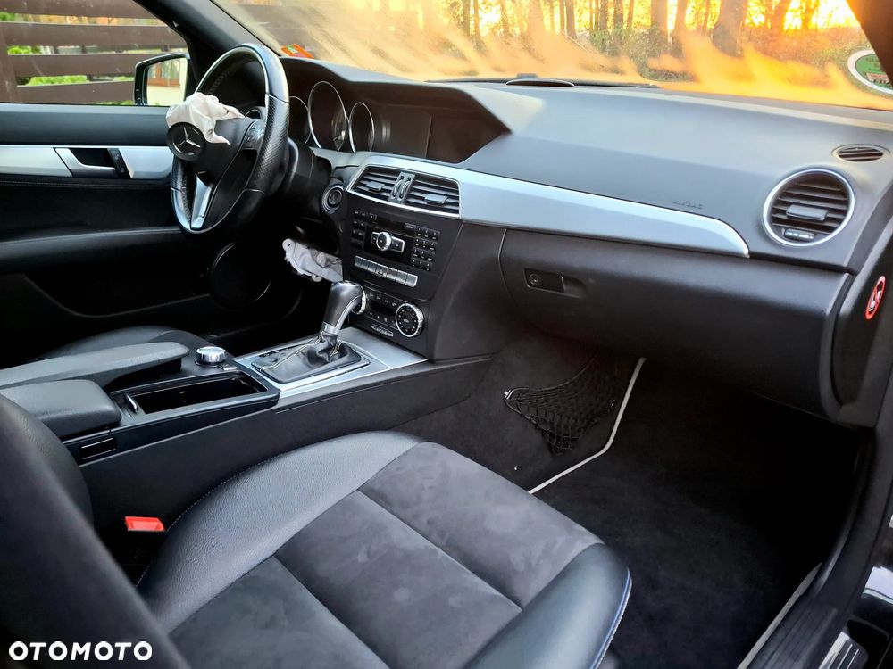 Mercedes-Benz Klasa C 220 CDI 4Matic 7G-TRONIC Avantgarde Edition - 13