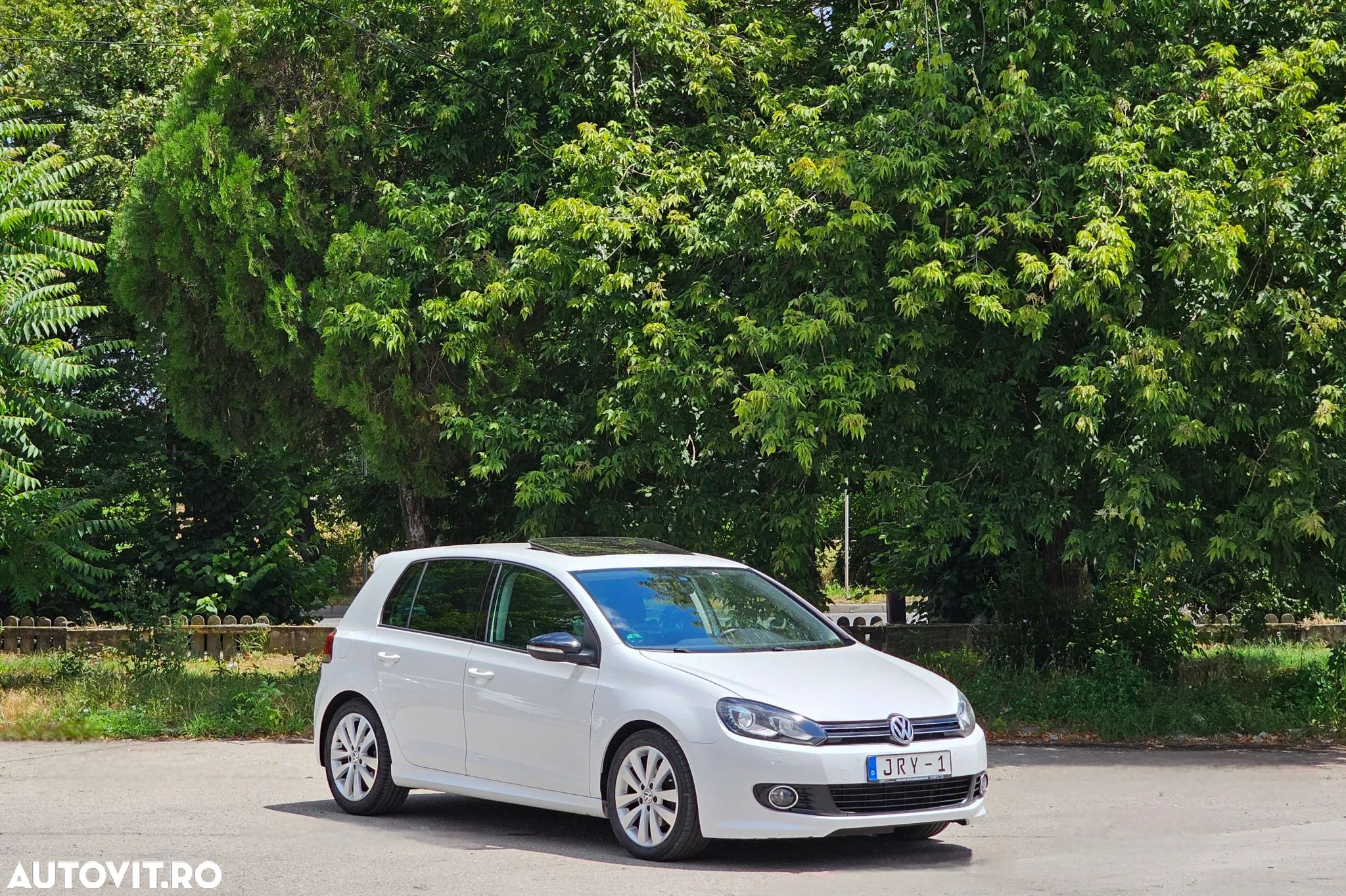 Volkswagen Golf - 1