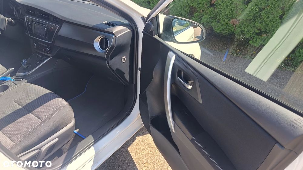 Toyota Auris 1.8 HSD Luna - 19