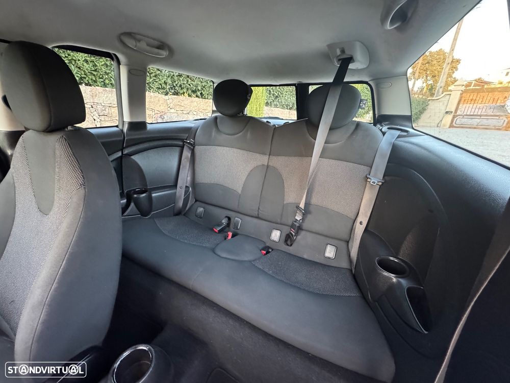 MINI Clubman Cooper D - 12