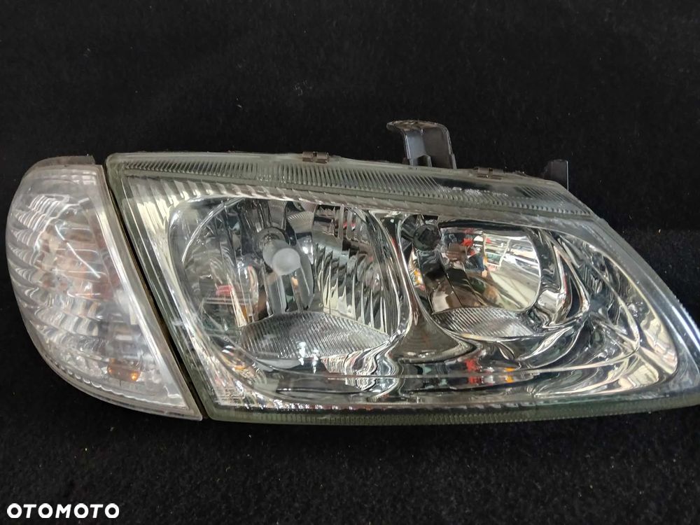 Nissan Almera II N16 lampa przednia lewa - 1